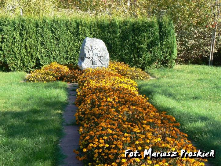  - cemetery . Tomb of insurgents of 1863-64. 