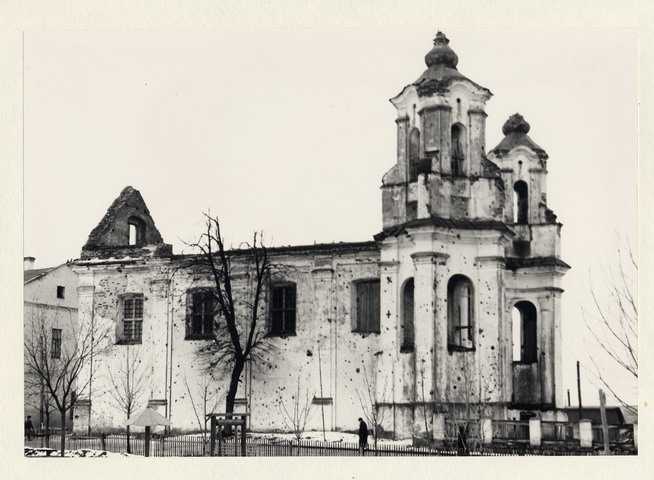 Касцёл Святога Юр\'я ў руінах.<br>http://www.akolosov.16mb.com/ Невель. Касцёл Святога Юр'я