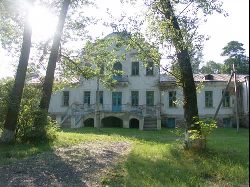 Manor-house. View from the park Saviejki. Manor of Nowicki