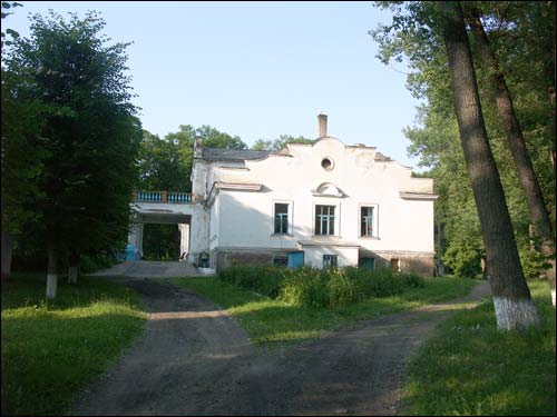 Navicki (Nowicki) Manor-house. Side view Saviejki. Manor of Nowicki