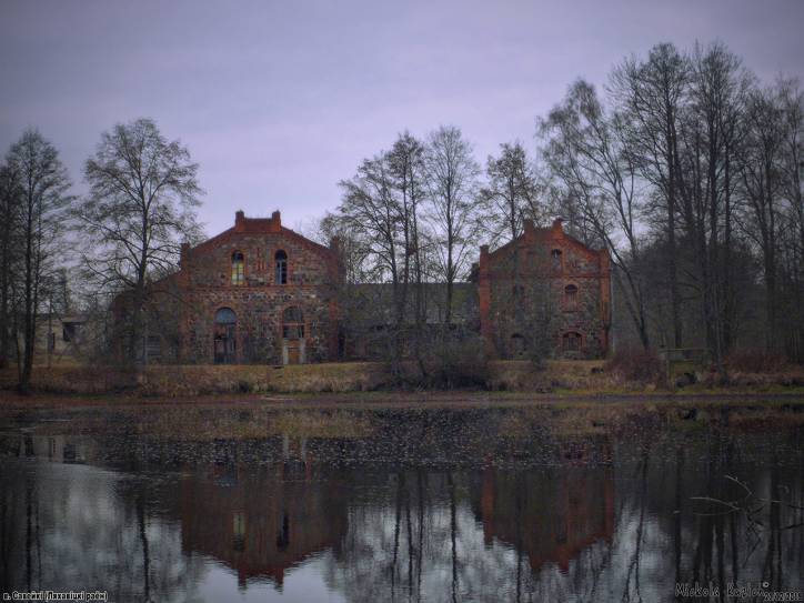  - Zespół dworsko-parkowy Nowickich. 