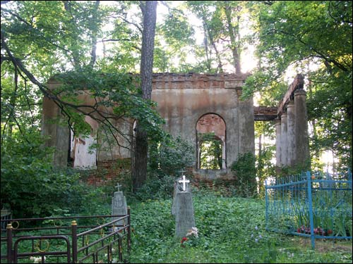  - The tomb . Side fiew