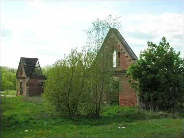  - Dwór gospodarczy . 