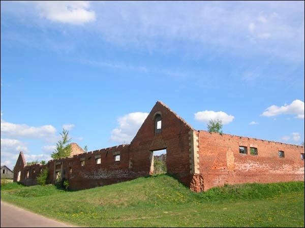  - Dwór gospodarczy . 