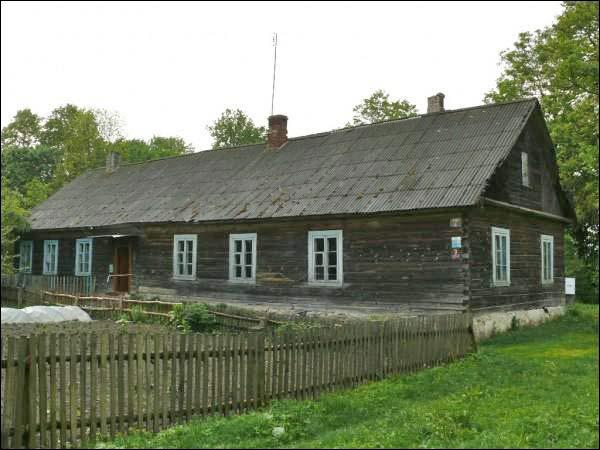 Narašy.  Former school building