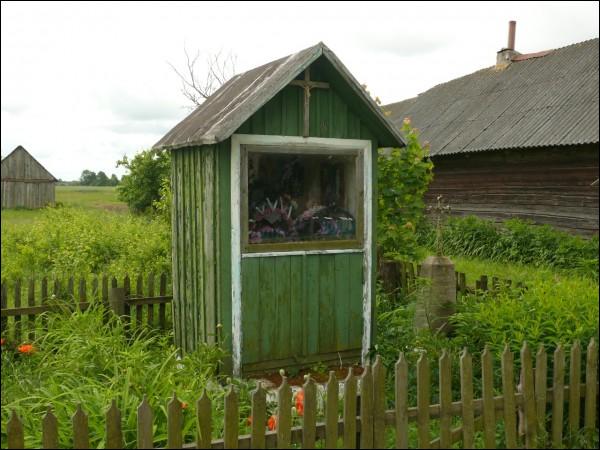 Ciunowicze.  Kapliczka przydrożna 