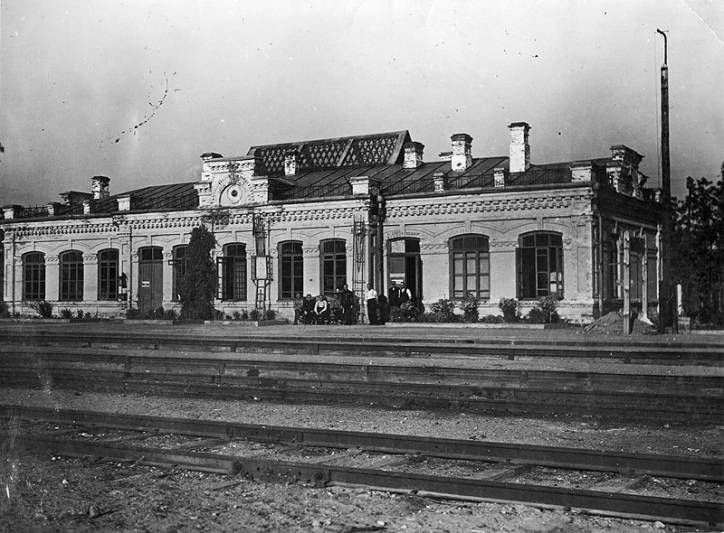  - Railway station . 