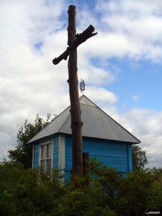 Porazava. Road chapel 