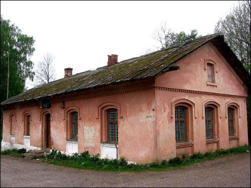  - Dwór gospodarczy . 