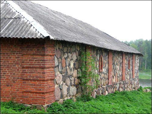  - Dwór gospodarczy . 