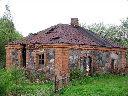  - Dwór gospodarczy . 