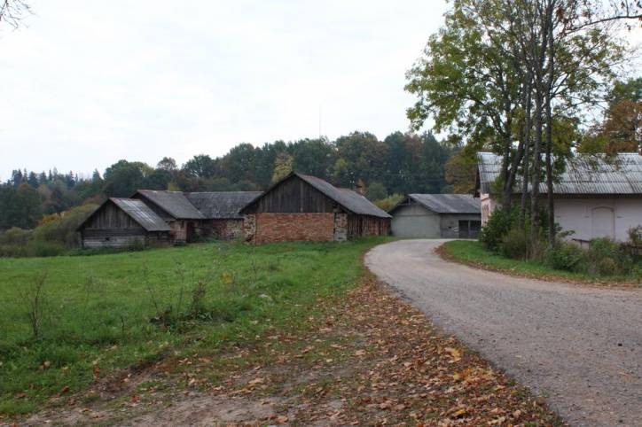  - Dwór gospodarczy . 