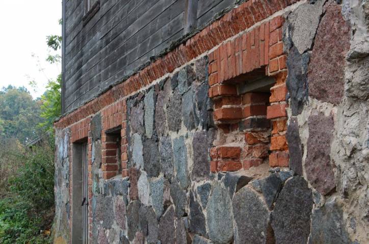  - Dwór gospodarczy . 