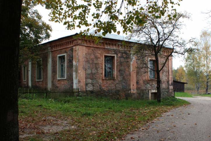  - Dwór gospodarczy . 