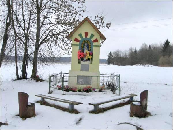 Добровляны. Часовня придорожная 