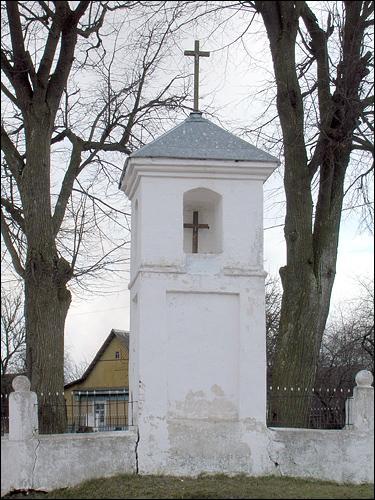 Daŭhinava. Road chapel 