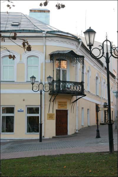  - Гістарычная забудова вул. Суворава (Узгорская). вул. Суворава, 10 (фрагмент). Фота 11.2009