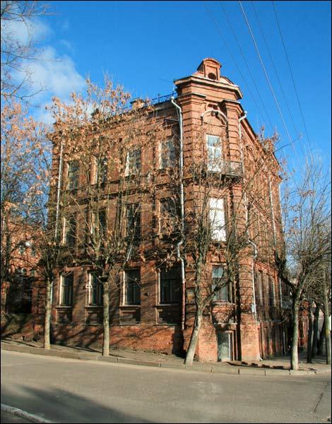  - Гістарычная забудова вул. Суворава (Узгорская). вул. Суворава, 27 (былы даходны дом, кан. ХІХ ст.). Фота 11.2009