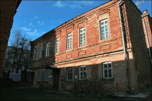  - Гістарычная забудова вул. Суворава (Узгорская). Дом паміж №№ 27 і 29 па вул. Суворава (у двары). Фота 11.2009