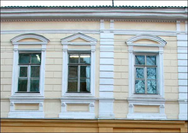  - Гістарычная забудова вул. Суворава (Узгорская). вул. Суворава, 30 (фрагмент). Фота 11.2009