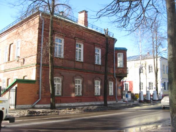  - Гістарычная забудова вул. Камсамольская (Ніжне-Пятроўская). 