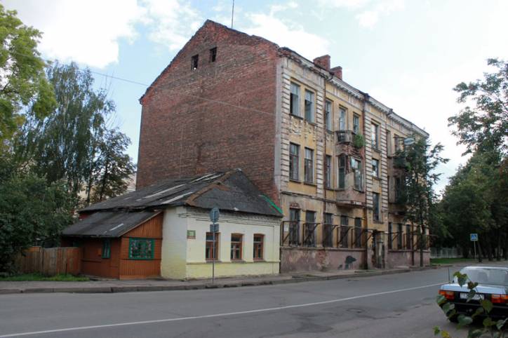  - Гістарычная забудова вул. Камсамольская (Ніжне-Пятроўская). Камсамольская 28