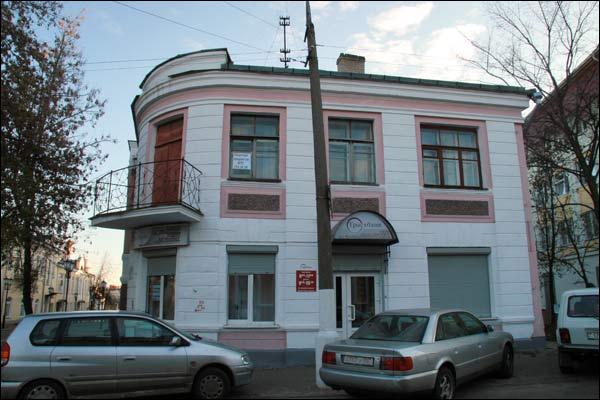  - Budynki zabytkowe ul. Janki Kupały (zaw. Babikin, zaw. Chajkina). Dom (XIX/XX w.) na rogu ul. Janki Kupały (10) i Suworowa (18). Foto 11.2009
