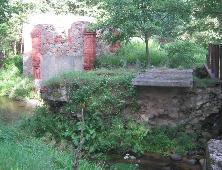 Łaŭskija. Water-mill (ruins)