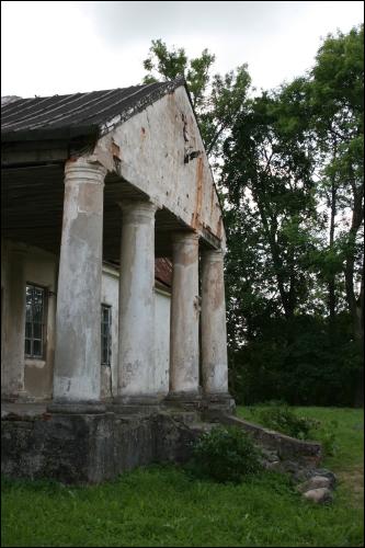  - Manor . Portico