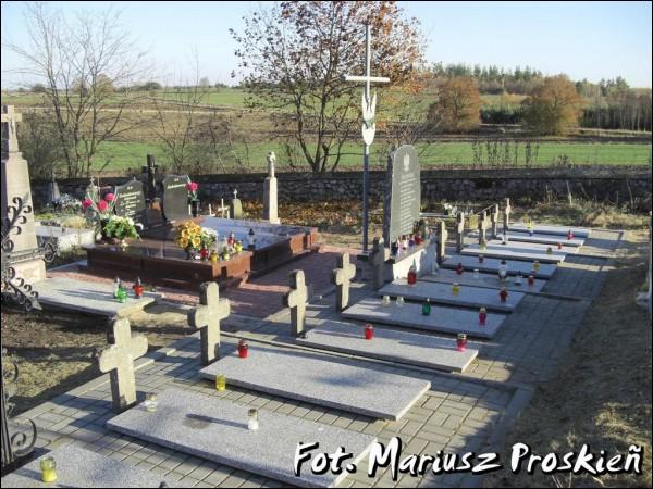 Nowy Dwór.  Tomb of Polish soldiers died in 1920