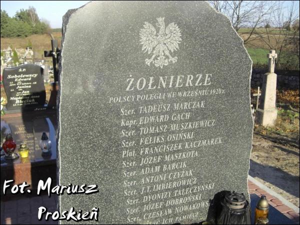 Nowy Dwór.  Tomb of Polish soldiers died in 1920