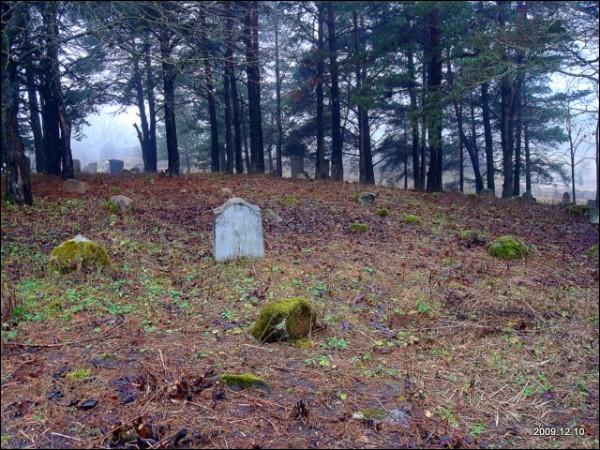 Keturiasdešimt Totorių. cemetery Village