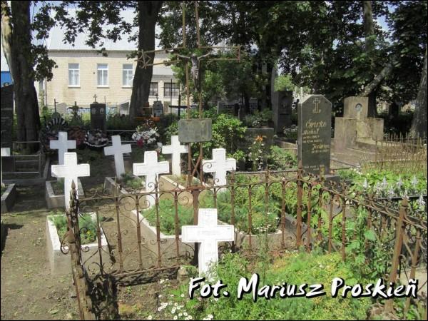  - Tomb of Polish soldiers died in 1920 . 