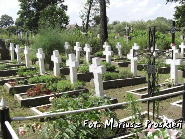  - Tomb of Polish soldiers died in 1920 . 