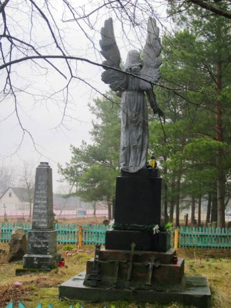 Dvarec. cemetery Old Catholic