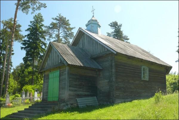 Lubna. Graveyard chapel 