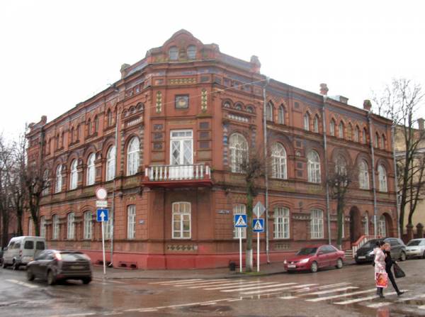  - Historical buildings . 