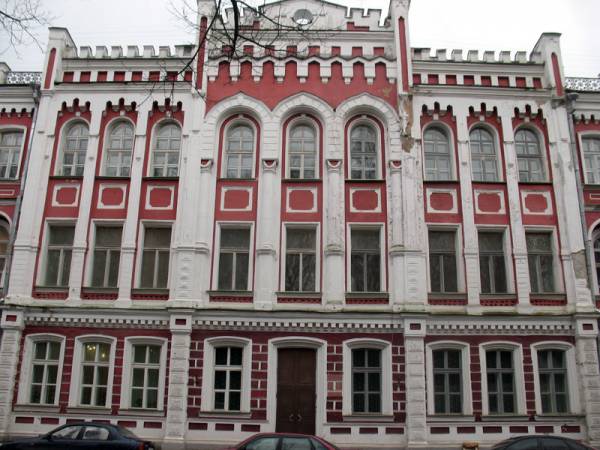  - Historical buildings . 