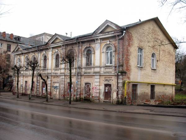  - Historical buildings . 