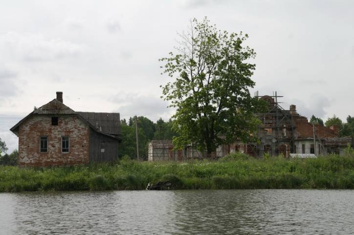  - Manor . 