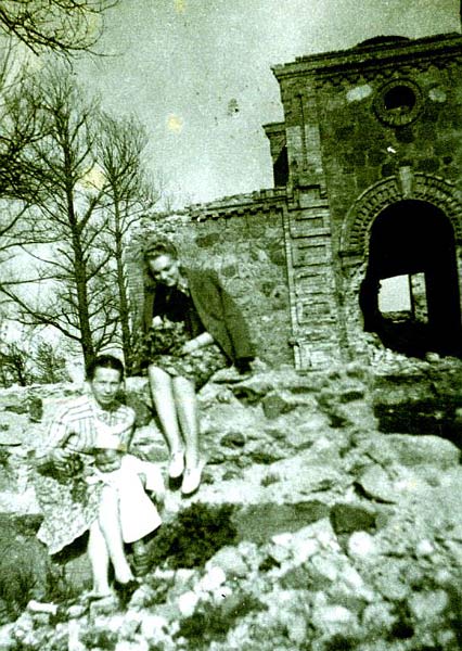 Old photos of the township  . Erika Schuchardt-Оbłamska and Izabela d´Aystetten in front of the ruined church  - Old photos of the township . Erika Schuchardt-Оbłamska and Izabela d´Aystetten in front of the ruined church