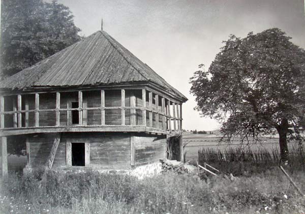 Manor . Lamus in Biruki. Photo by Jan Bulhak (from the Lith. State Hist. archive) - Manor . Lamus in Biruki. Photo by Jan Bulhak (from the Lith. State Hist. archive)