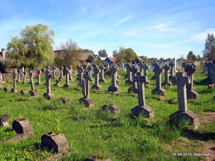  - Tomb of Polish soldiers died in 1920 . 