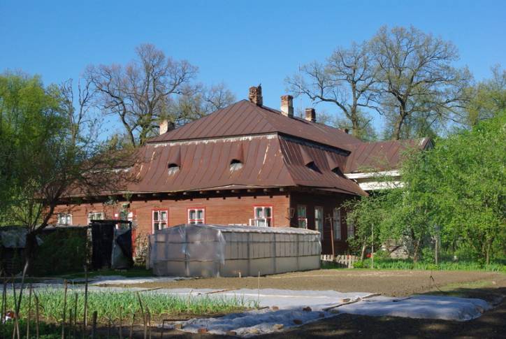  - Zespół dworsko-parkowy Platterów. Widok na dwór