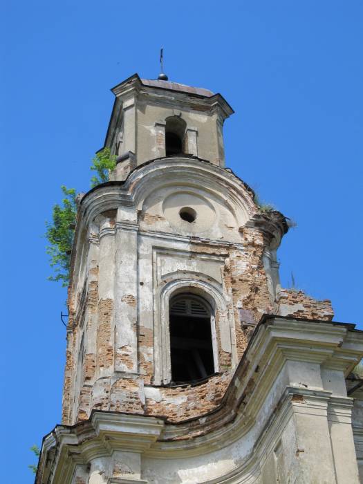Łyskava. Catholic church of the Holy Trinity and the Monastery of Missionary