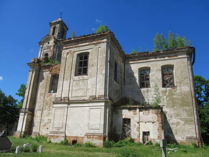 Łyskava. Catholic church of the Holy Trinity and the Monastery of Missionary
