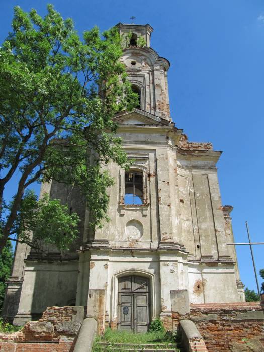 Łyskava. Catholic church of the Holy Trinity and the Monastery of Missionary