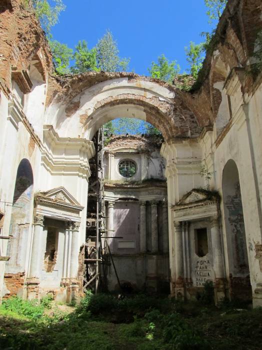 Łyskava. Catholic church of the Holy Trinity and the Monastery of Missionary