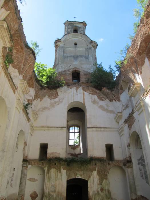 Łyskava. Catholic church of the Holy Trinity and the Monastery of Missionary