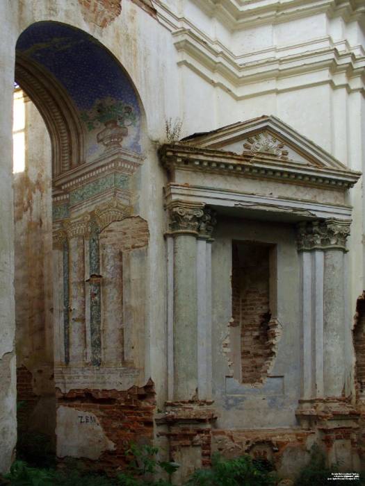 Łyskava. Catholic church of the Holy Trinity and the Monastery of Missionary